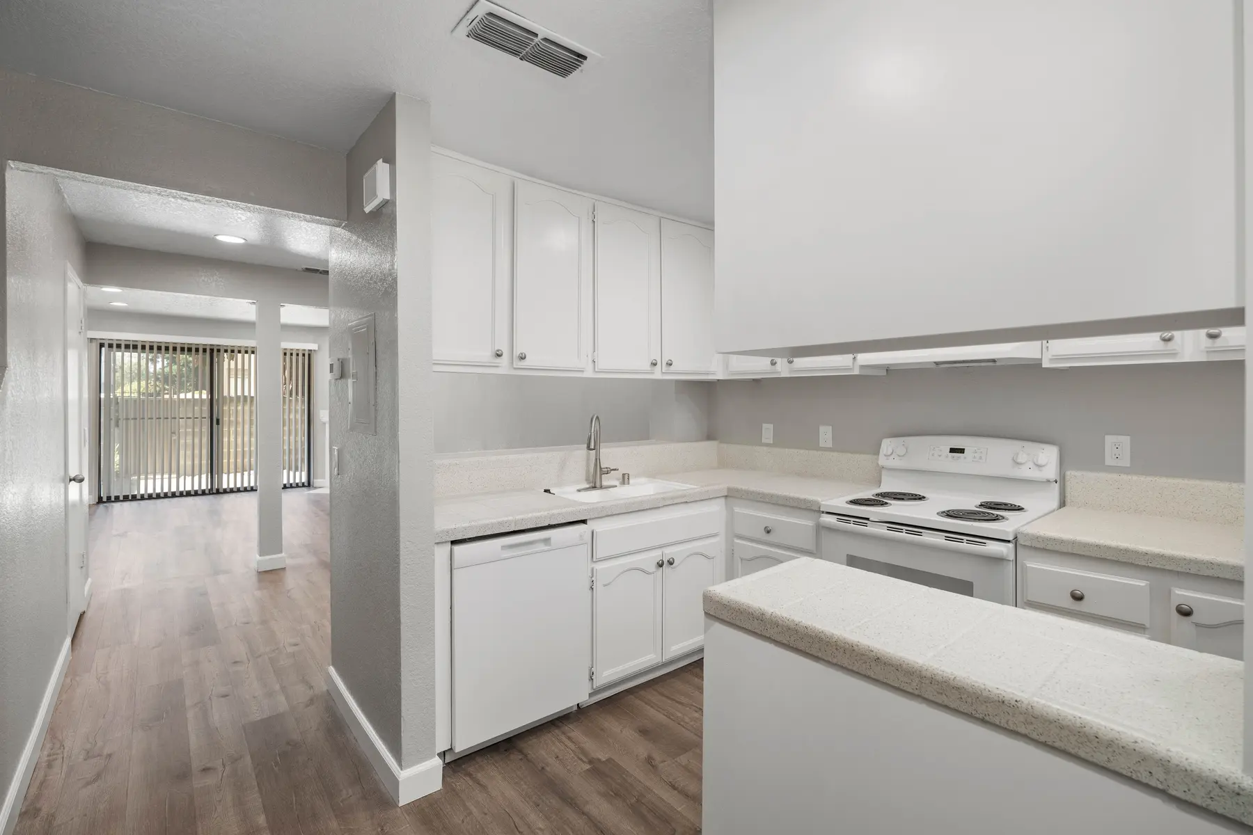 Crestview Townhomes - Indoors, Interior Design, Kitchen