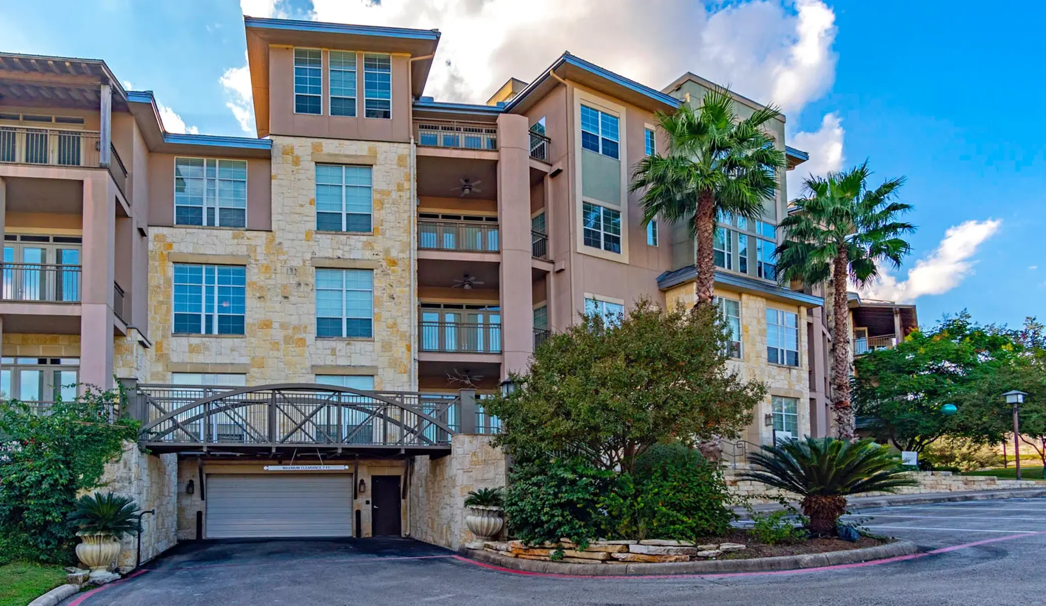 Overlook at Westover Overlook at Westover - Building, Exterior, Palm Tree