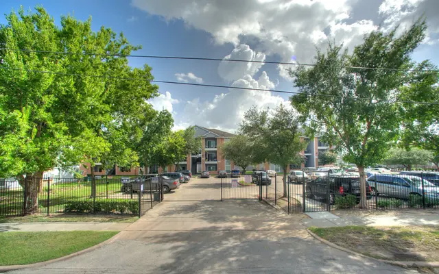 Plaza de Magnolia- Gate, Entrance