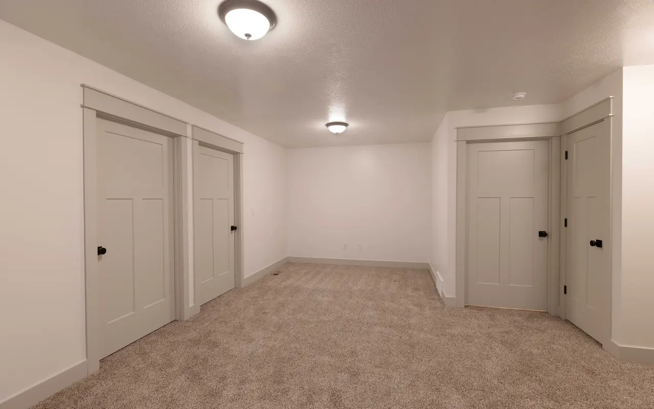 Copperwoods at Harrisville - Corner, Floor, Indoors