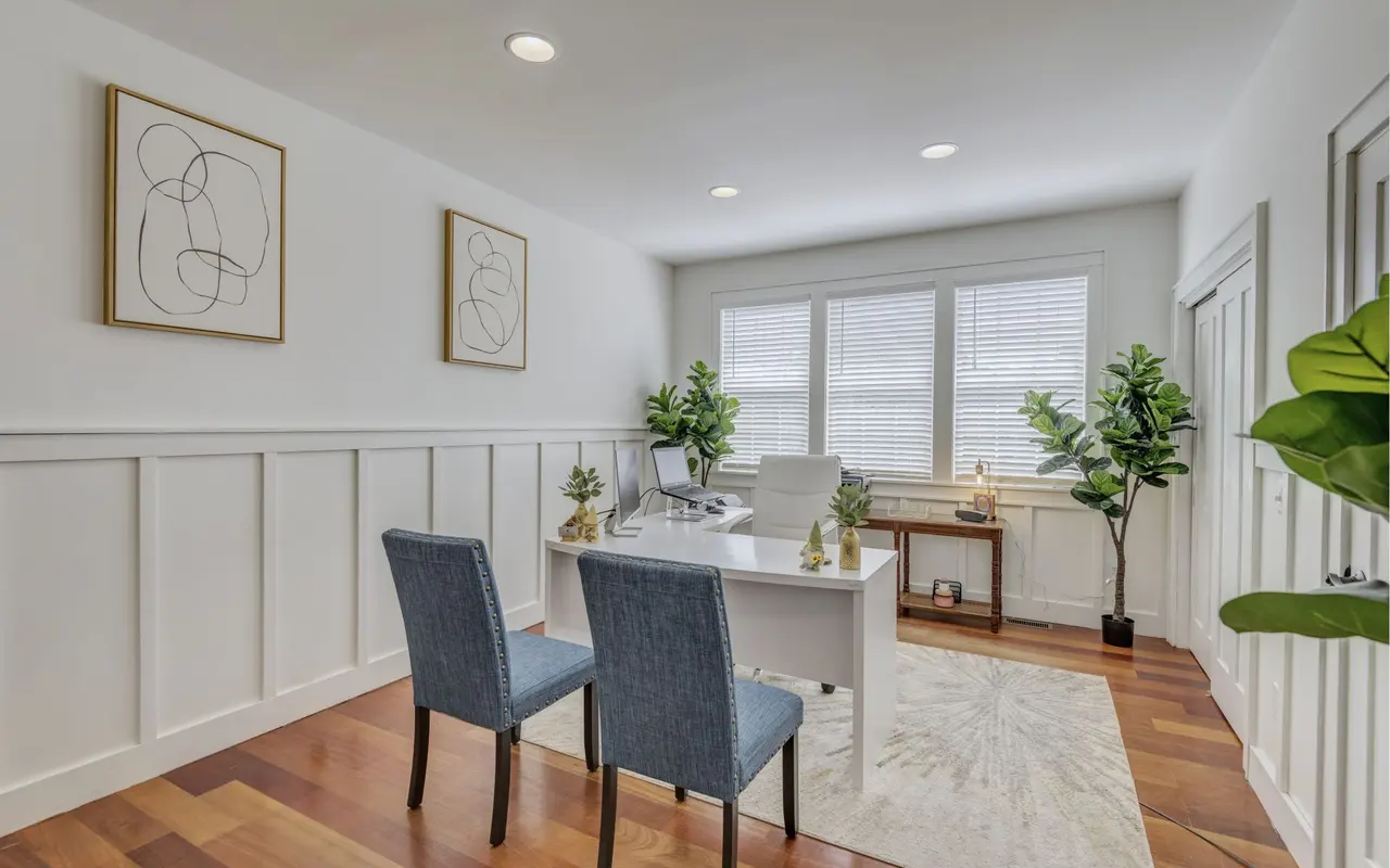 Willow Run Apartments - Indoors, Interior Design, Floor