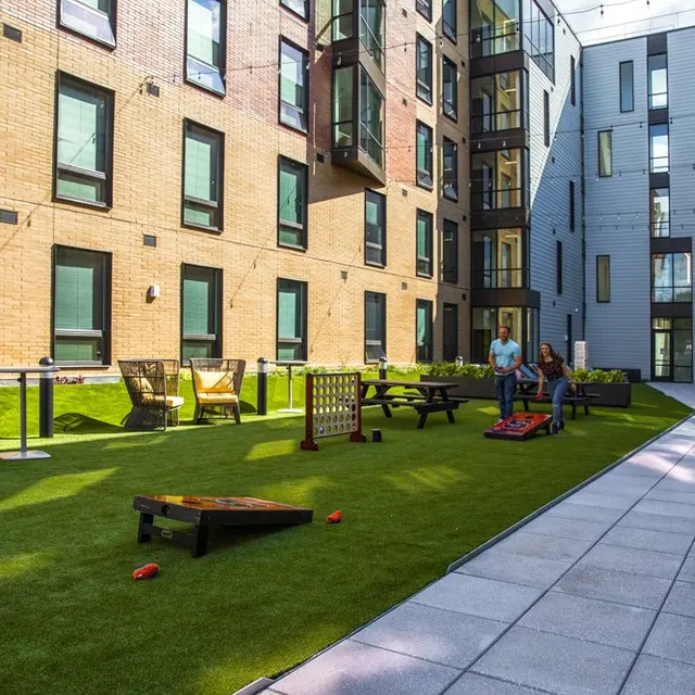505 on Walnut - City, Grass, Urban