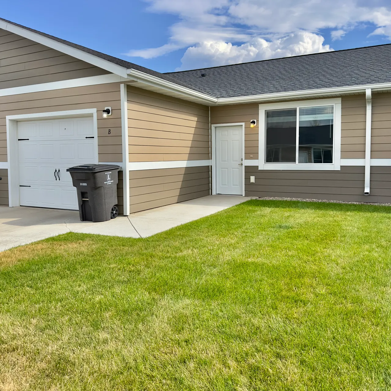 apartment exterior building Exterior view of Elkhorn Flats apartment building in Helena, MT, featuring its architecture and surroundings