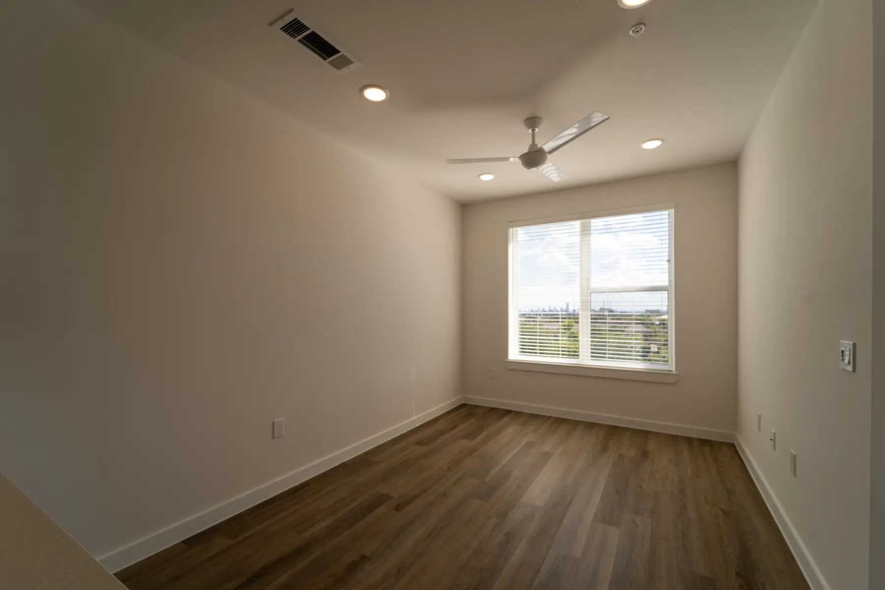 Ellis Highline - Corner, Floor, Ceiling Fan