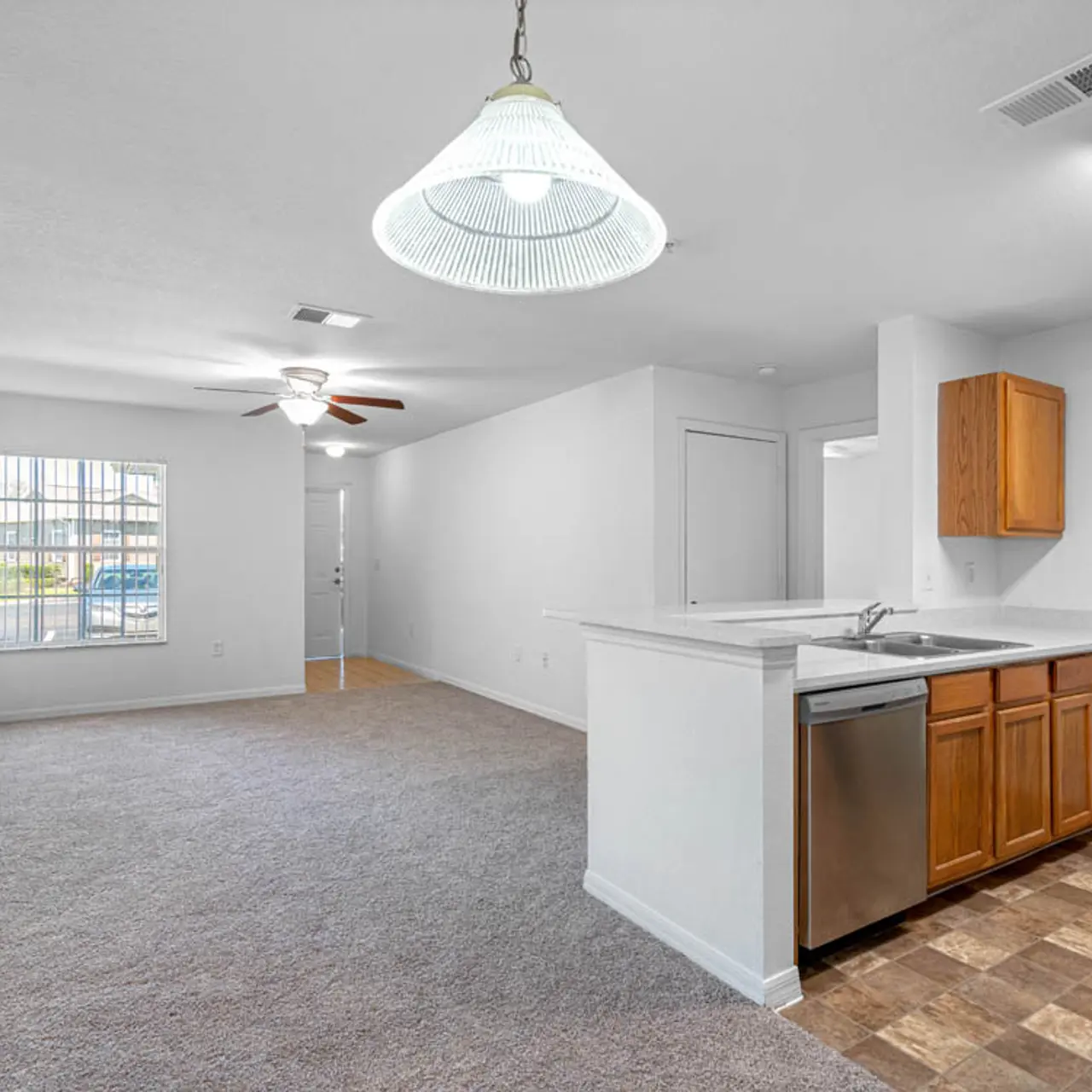 Brittany Bay I & II - Corner, Floor, Light Fixture