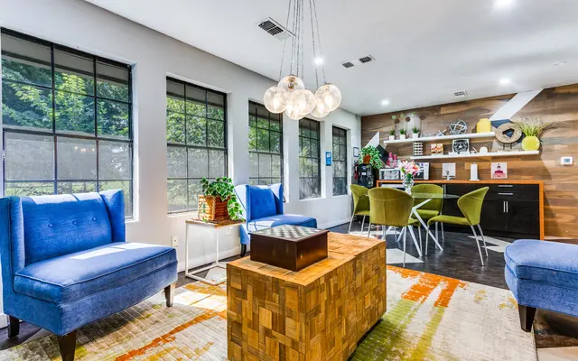 Balcones Club Apartments - Clubhouse Lounge Area