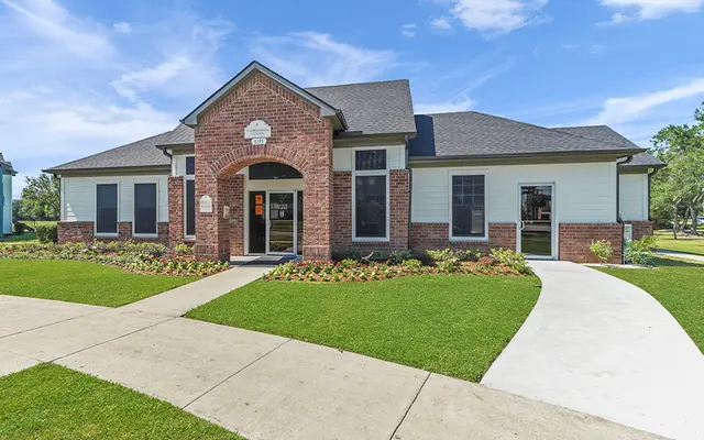 Lakeside Apartments - Lawn