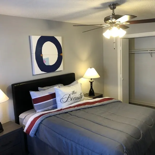 Oakwood Place - Lamp, Table Lamp, Appliance