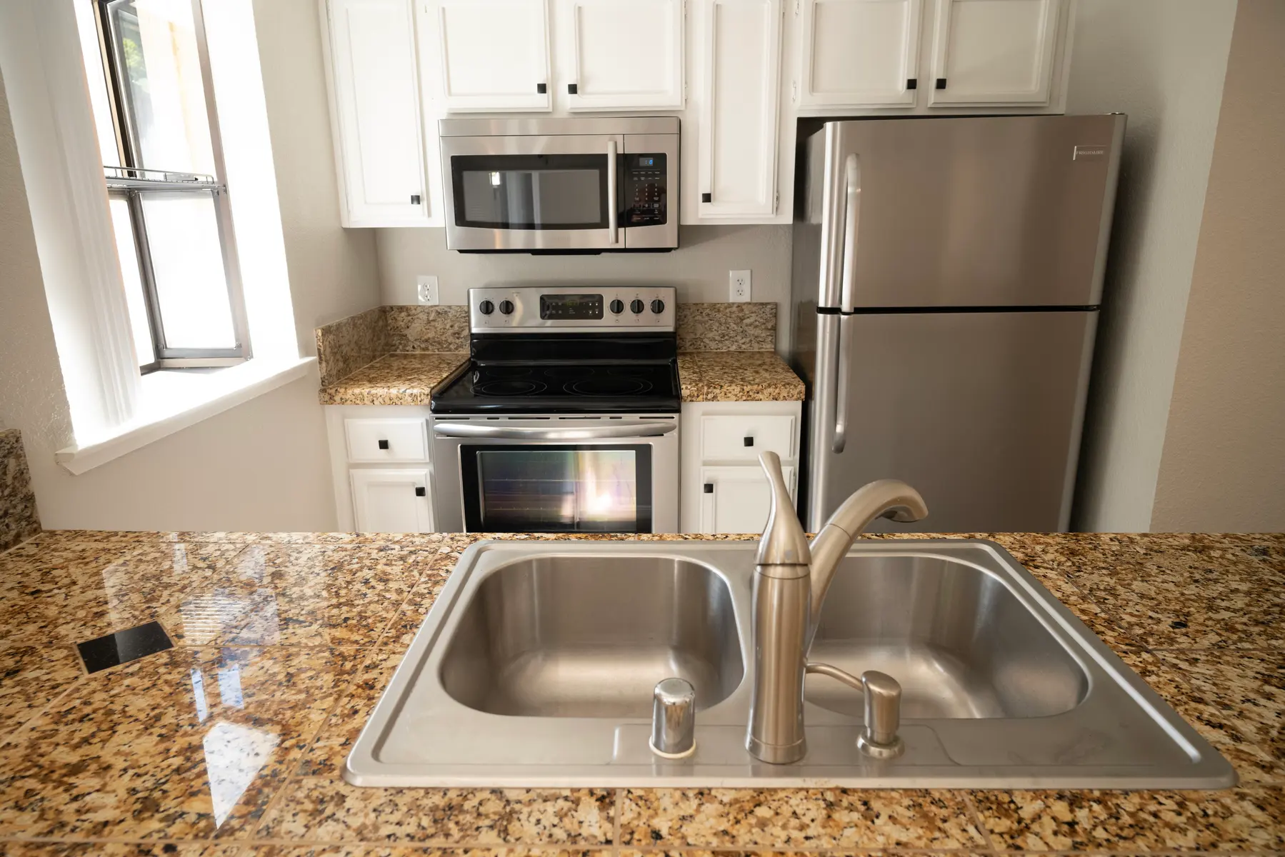 Cedar Court - Oven, Room