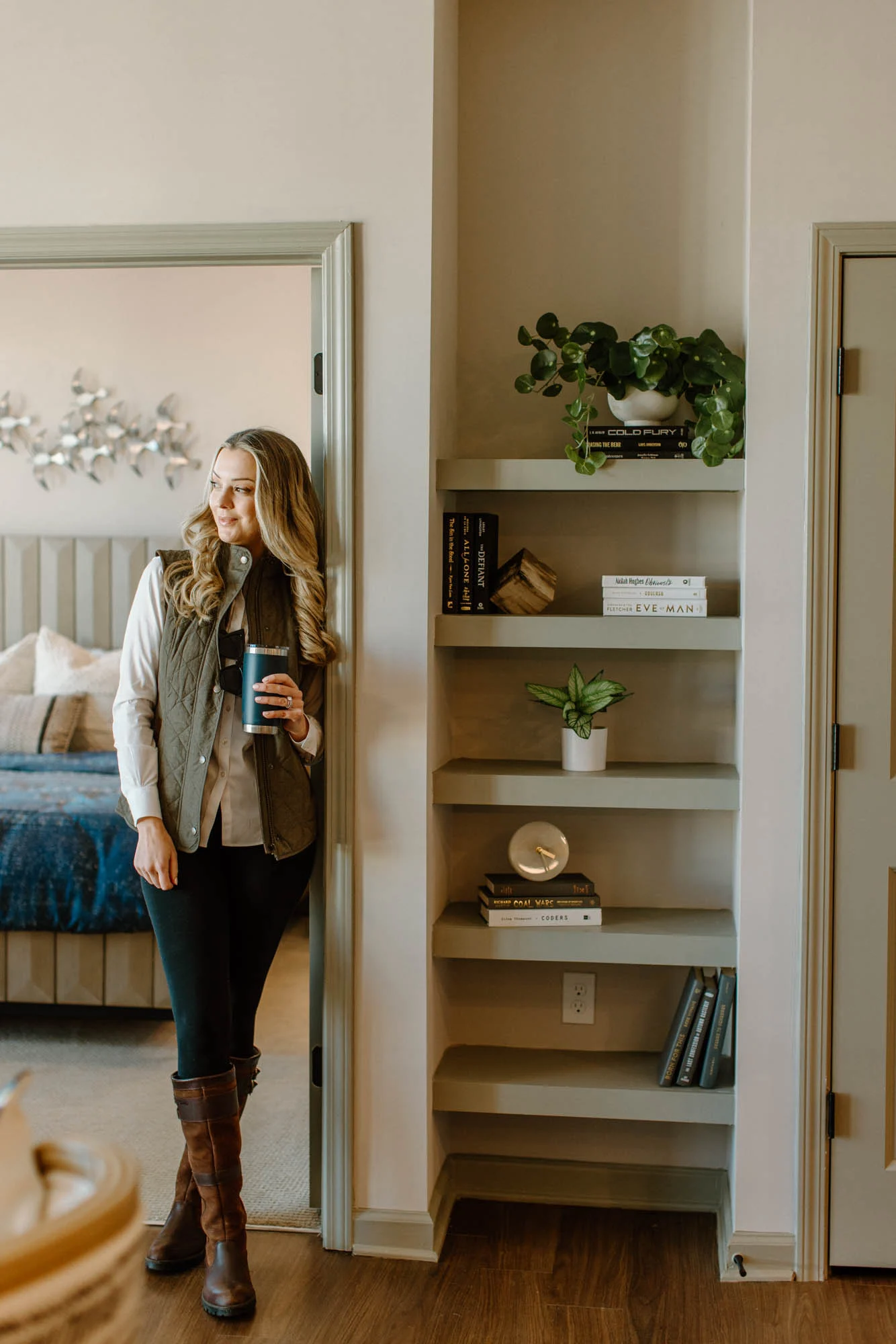 District Midtown District Midtown - Furniture, Adult, Female