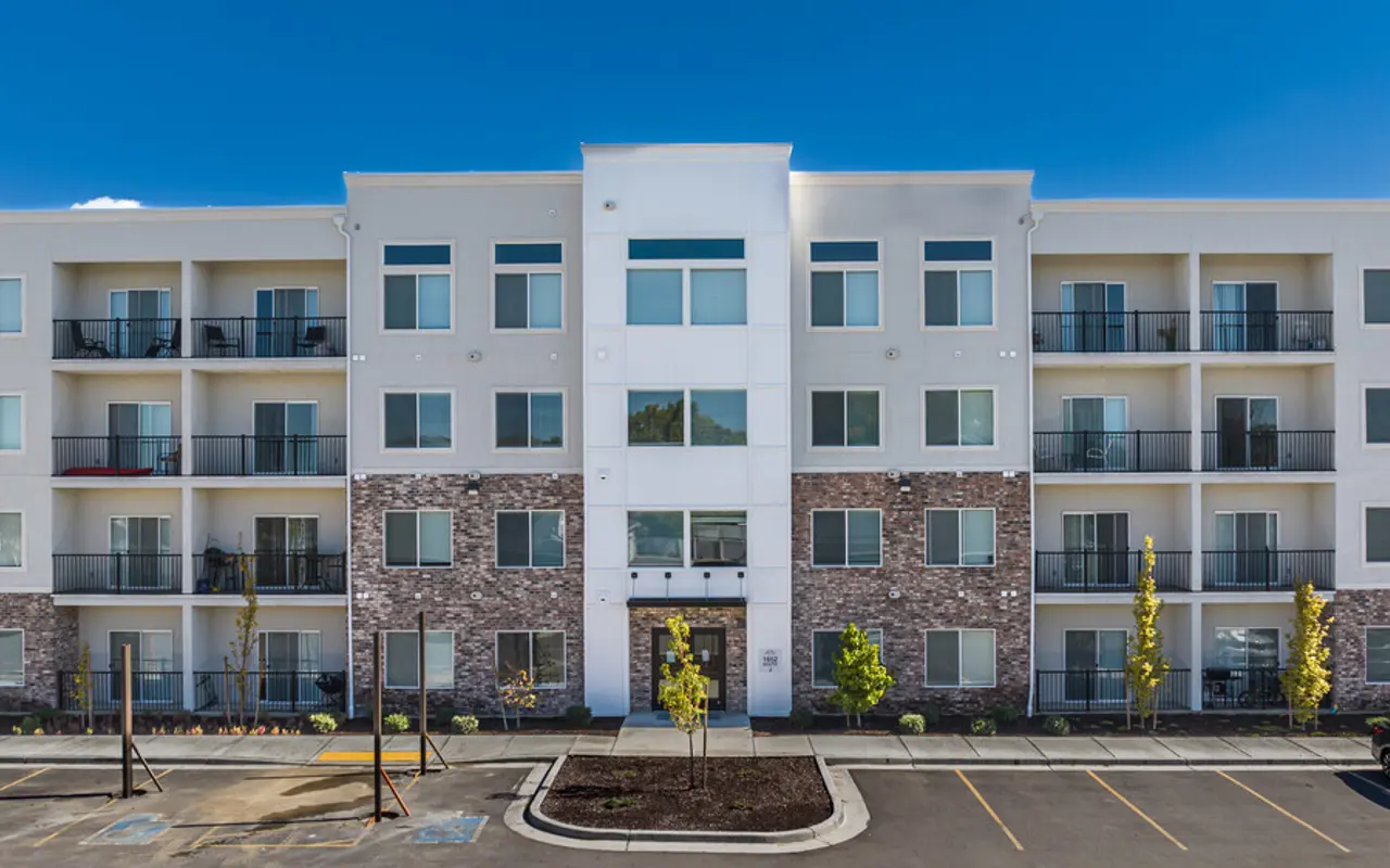 Station on 17th - City, Apartment Building, Building