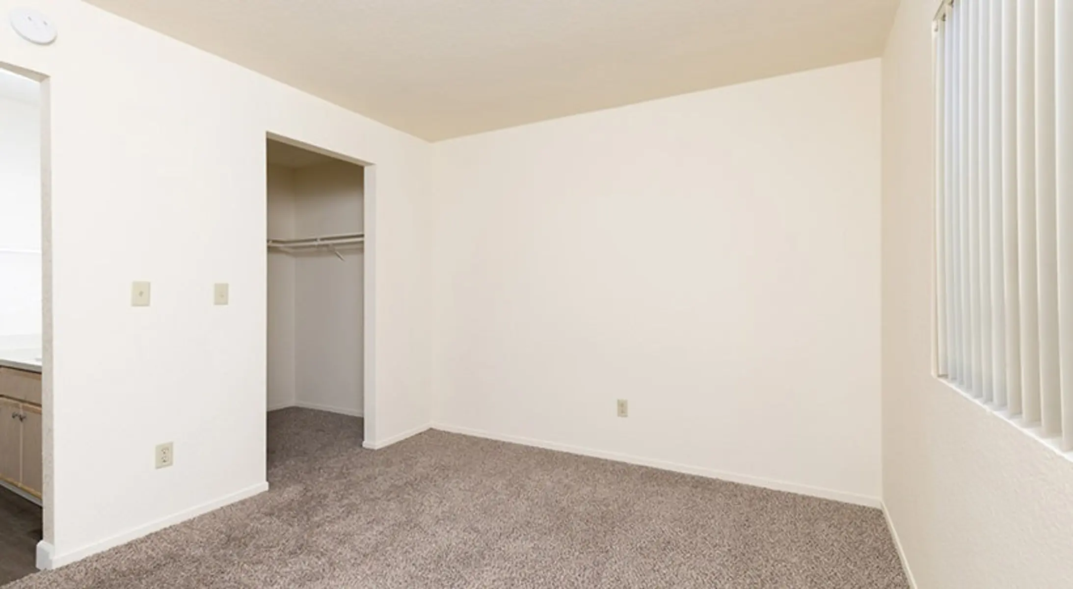The Highland Apartments - Room, Corner