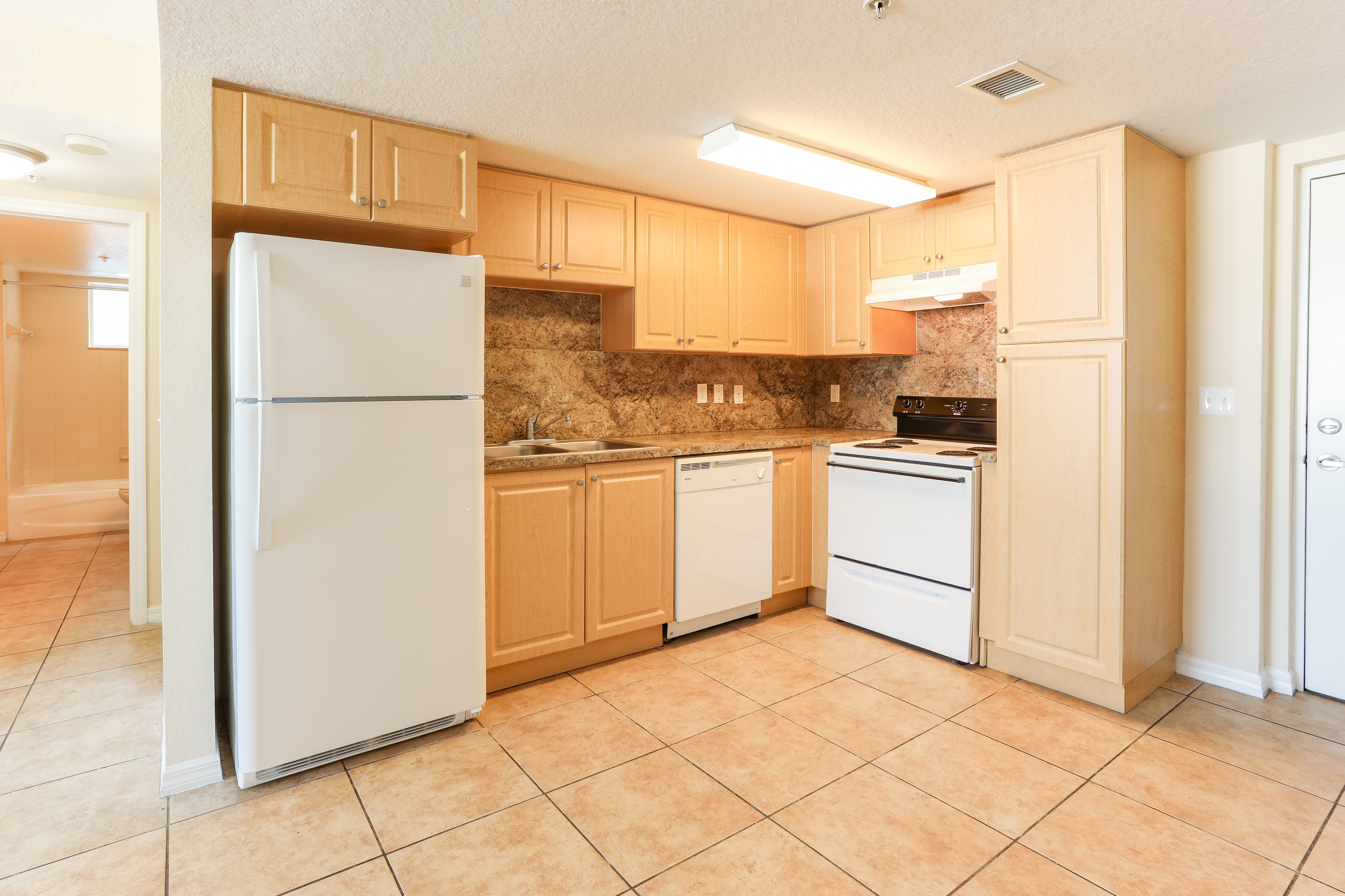 Pinnacle Square Apartments - Room