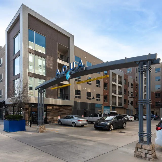 Aqua on the Levee - City, Street, Urban