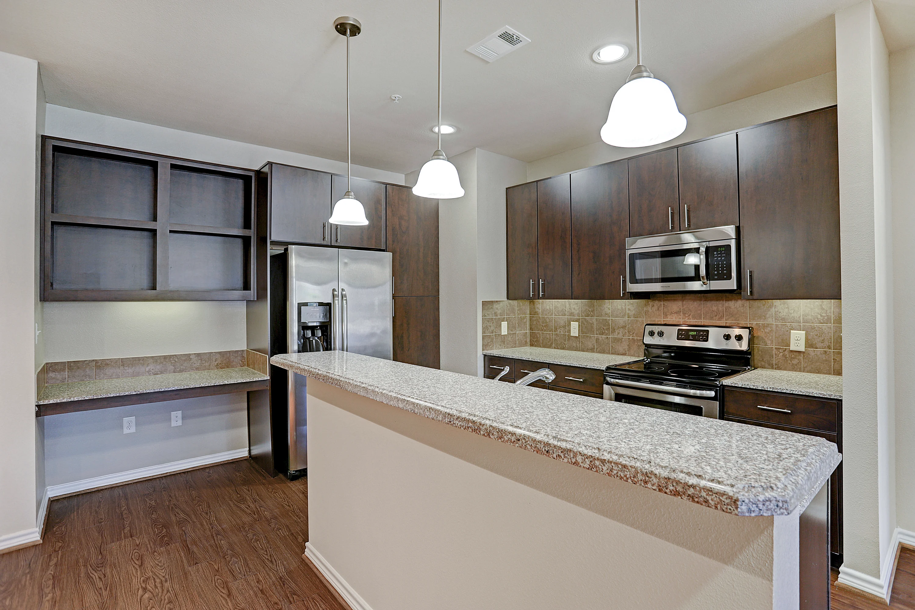 West Lake Park Apartments West Lake Park Apartments - Oven, Room