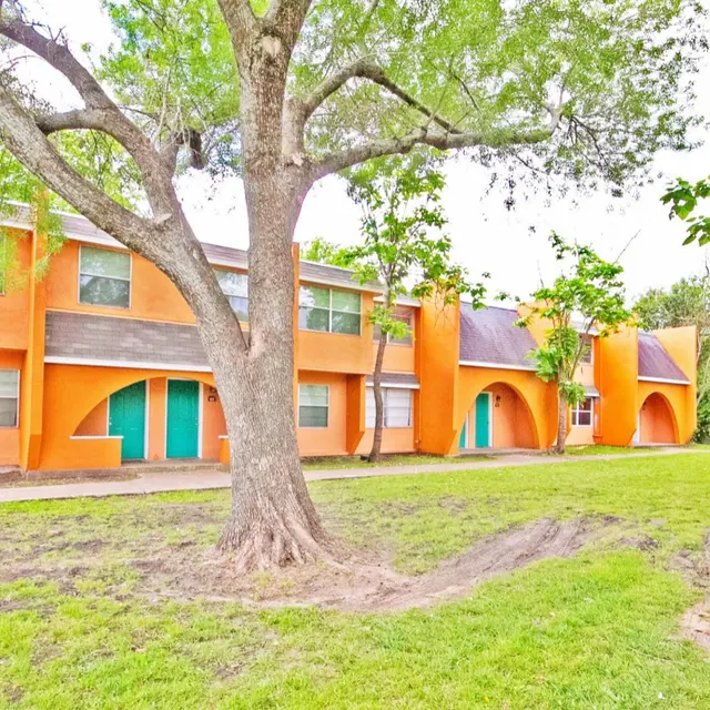 Adelita Townhomes - Tree, City, Grass