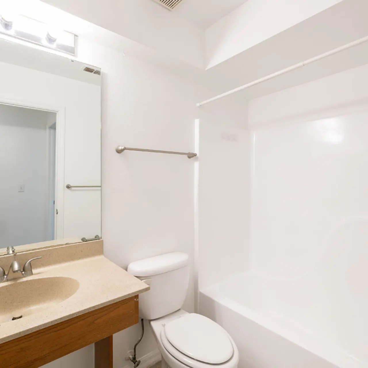 Lakeland Landing - Spacious Homes