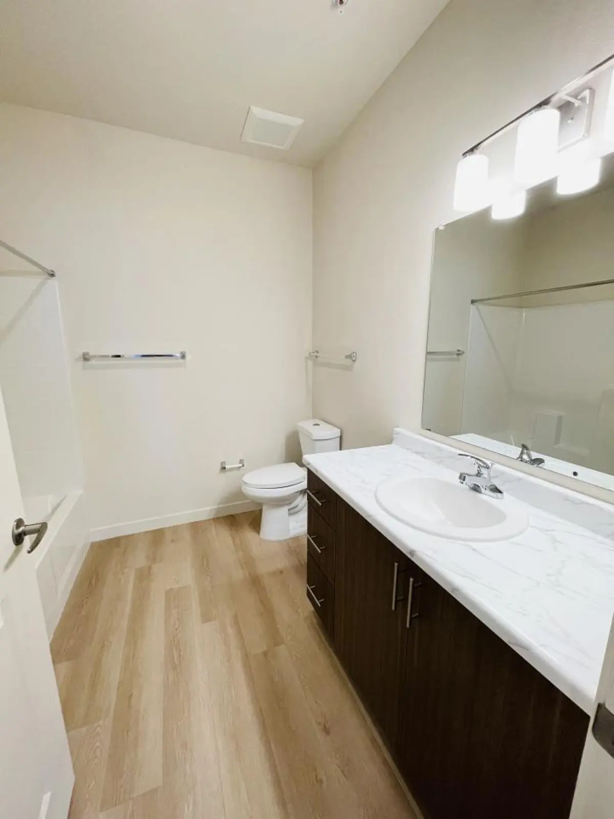 Bathroom with vanity, toilet and tub/shower.