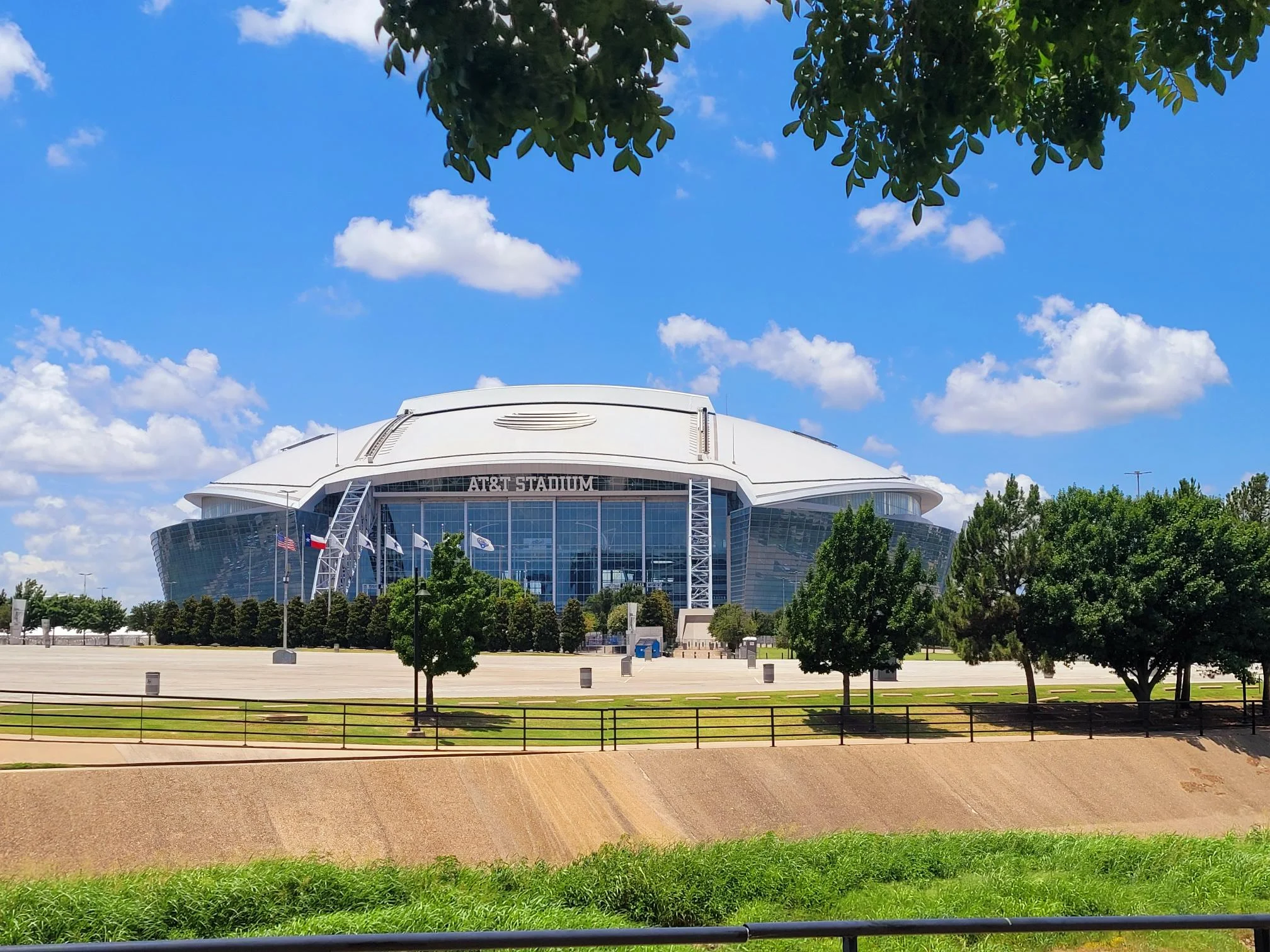 Bella Vita at Three60 - Flag, Arena, Building