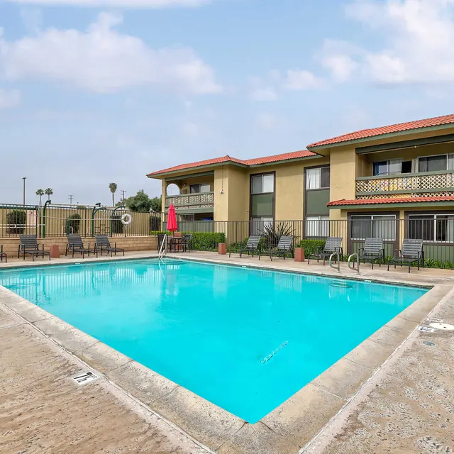 Las Mariposas Apartments - Hotel, Housing, Villa