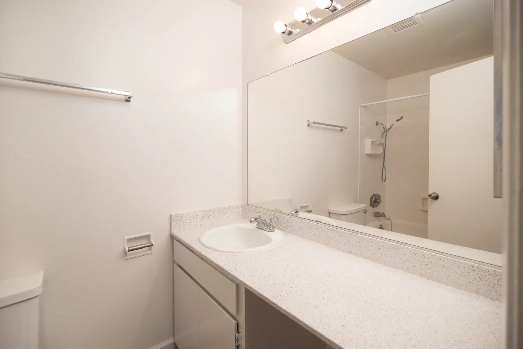 Creekside Oaks - Corner, Sink, Sink Faucet