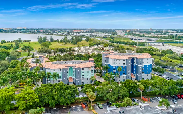 Pinnacle Palms Apartments - Scenery