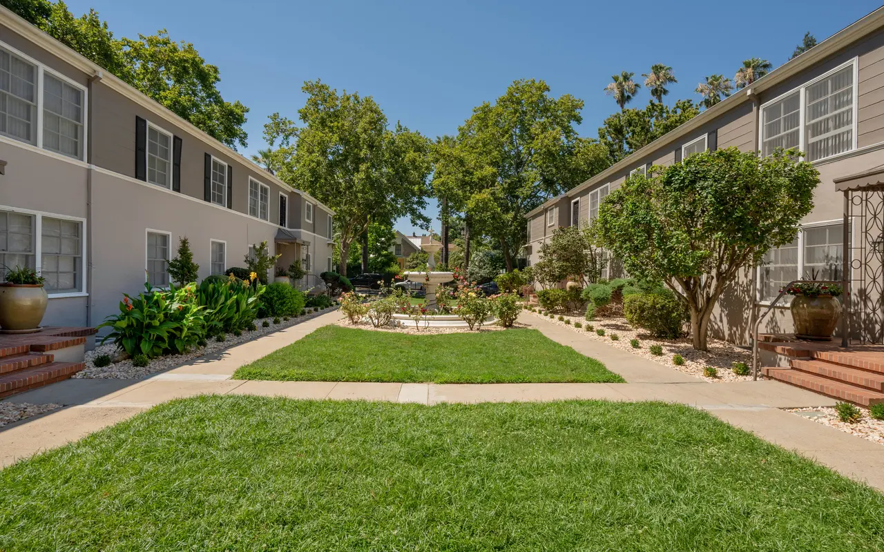 Fountain Gardens - Grass, Neighborhood, City