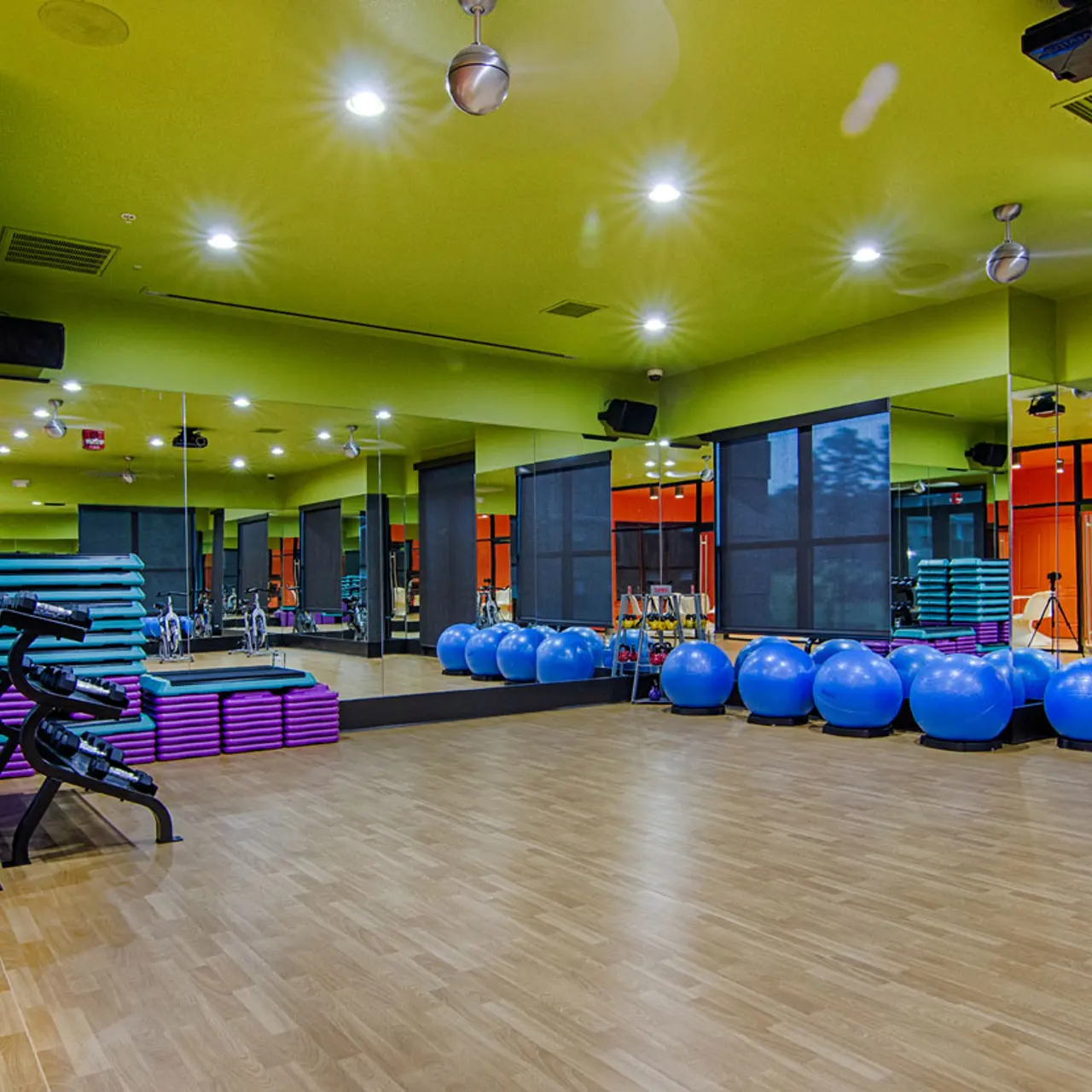 The Pointe Brodie Creek Apartments has a Virtual Fitness Studio with on-demand fitness classes provided by Wellbeats. All the equipment you need to complete each class are already in the studio waiting for you.