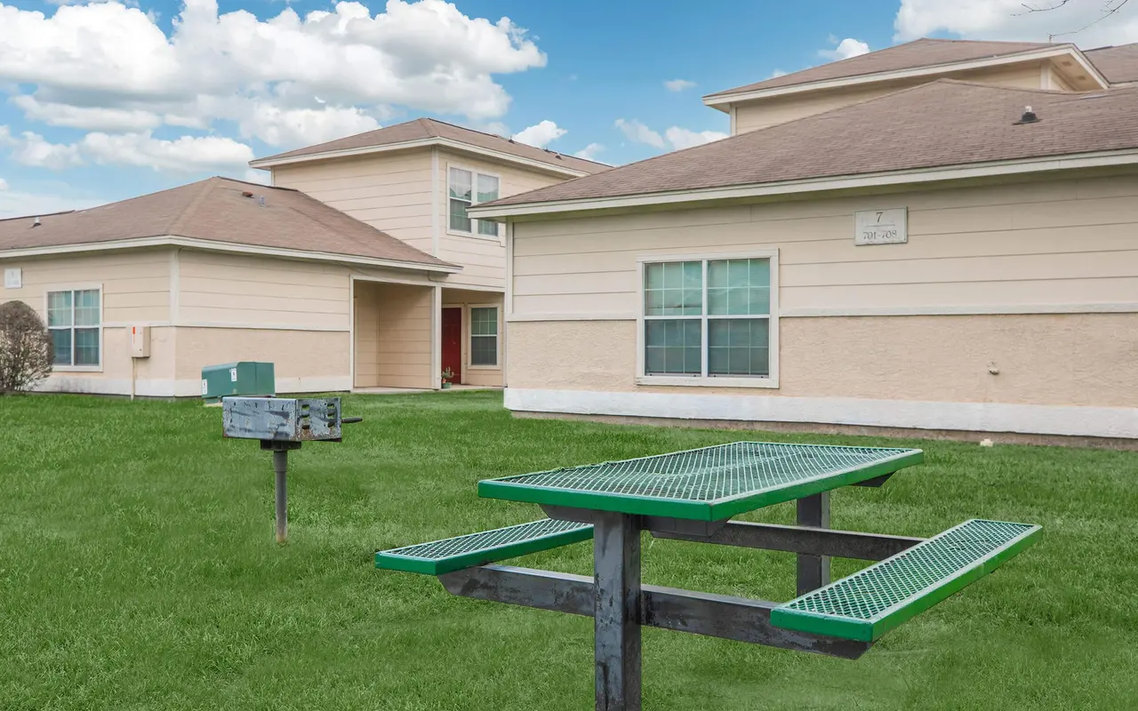 Oak Harbor - Grass, Lawn, Backyard