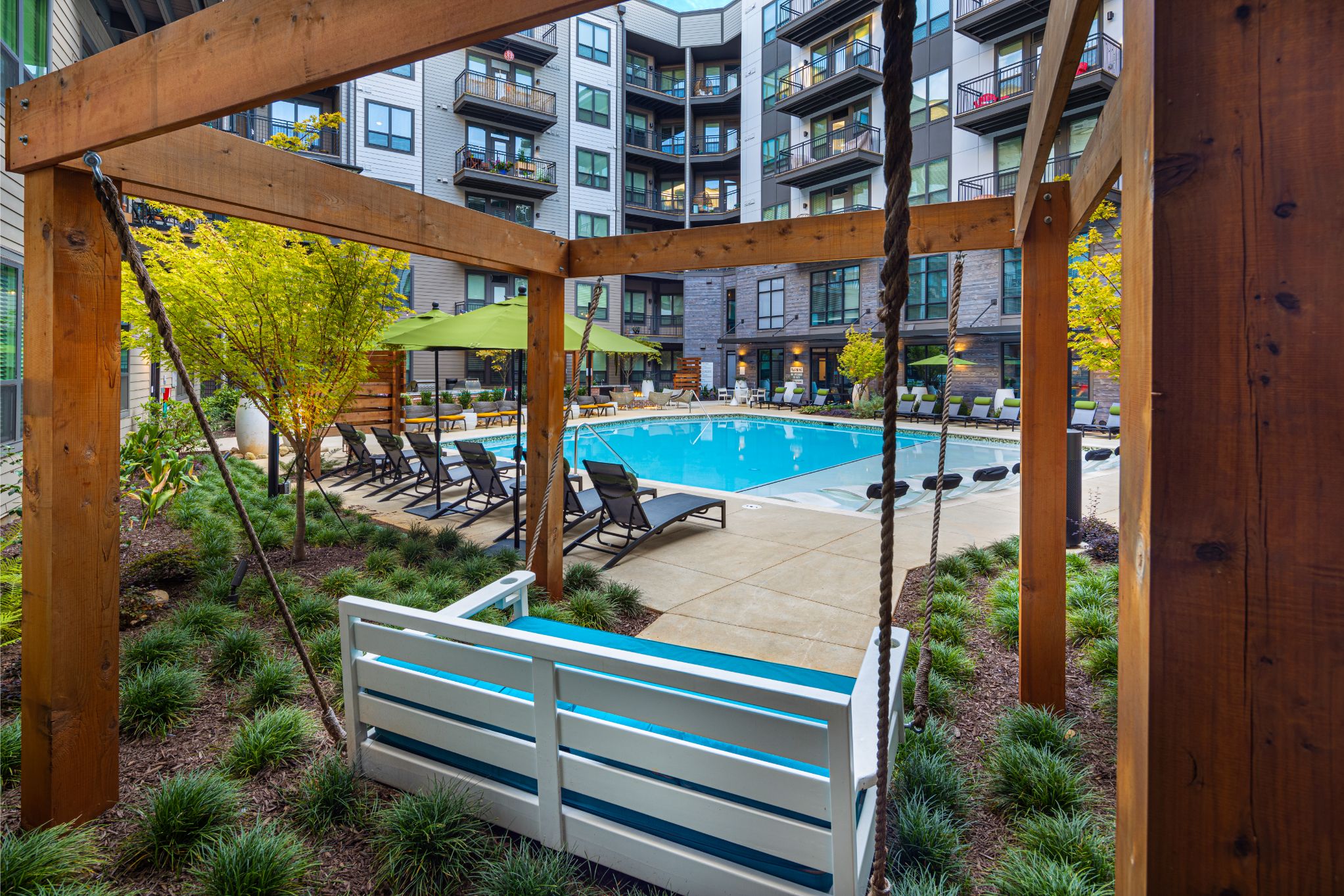 Bellevue Living - Bench, Hotel