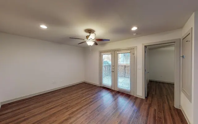 Apartments at M-Streets - Floor, Corner