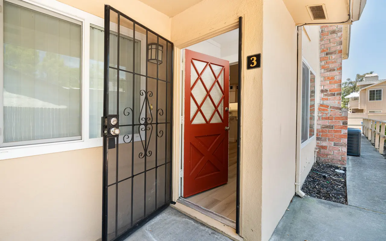 Queenston Plaza - Door, Interior Design, Gate