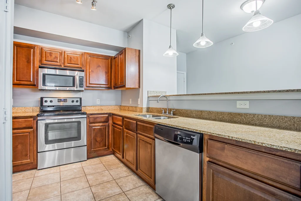 Legend V - Indoors, Room