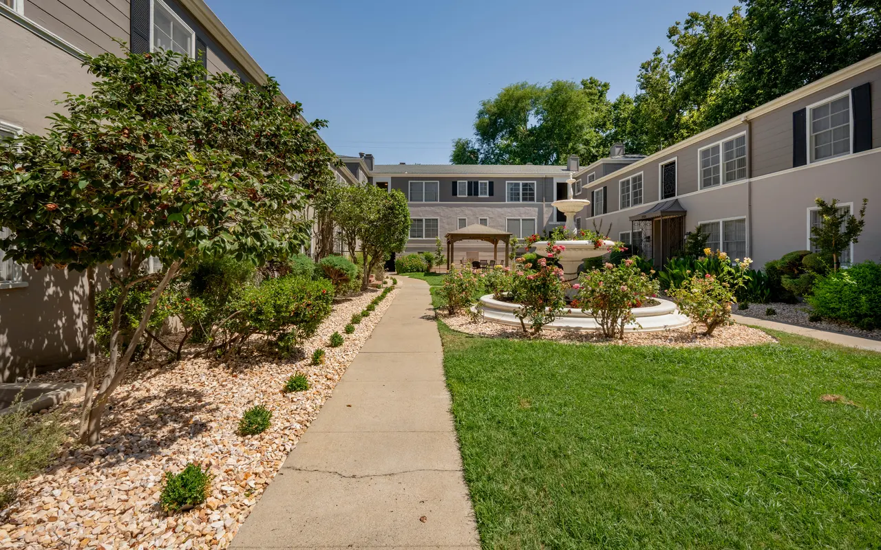 Fountain Gardens - Neighborhood, Backyard, Nature