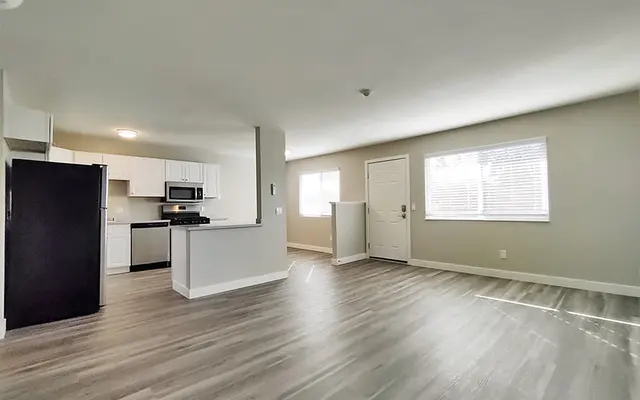 Traverse - Room, Floor