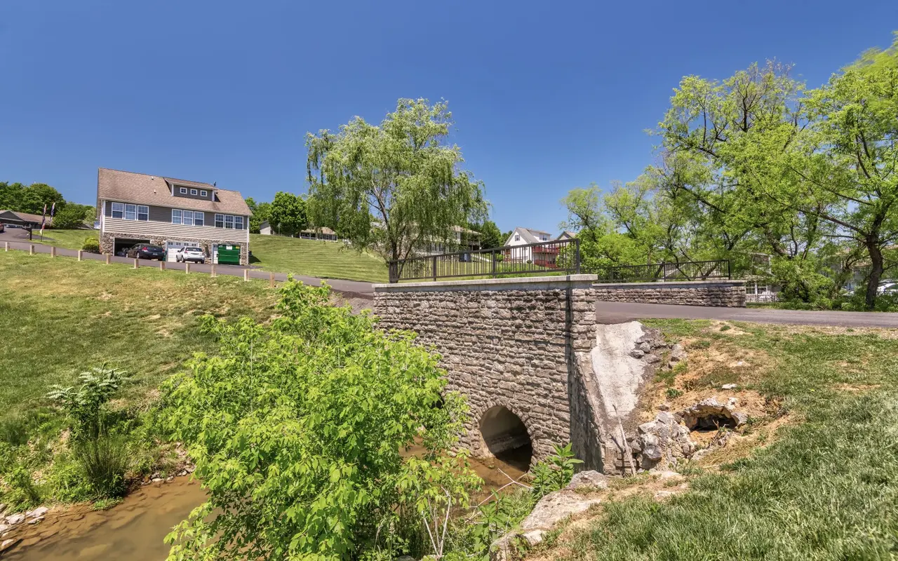 Willow Run Apartments - Outdoors, Shelter, Scenery