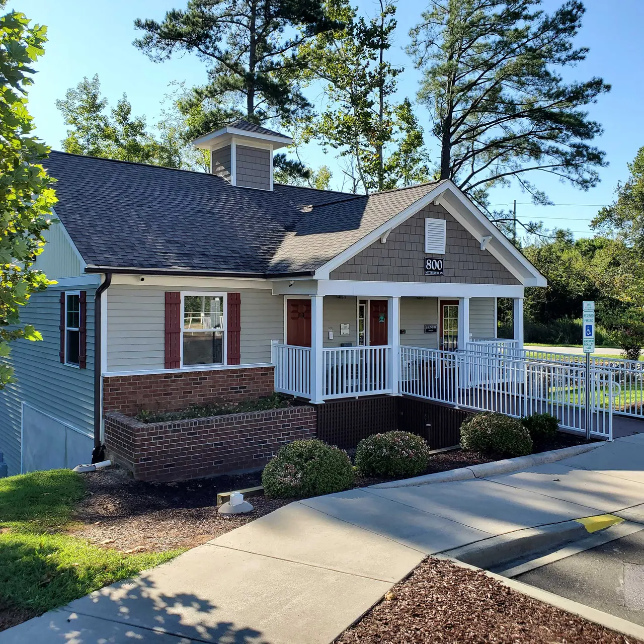 Jakes Ridge - House, Housing, Portico