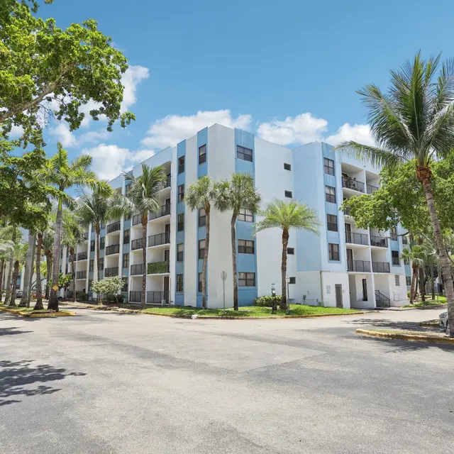 58-web-or-mls-1490 NE 123rd St Apt B109-S0708-001.jpg