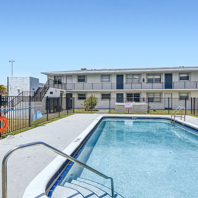 311 NW 42nd Ct #101 - Web Quality - 027 - 33 Exterior Courtyard and Pool.jpg