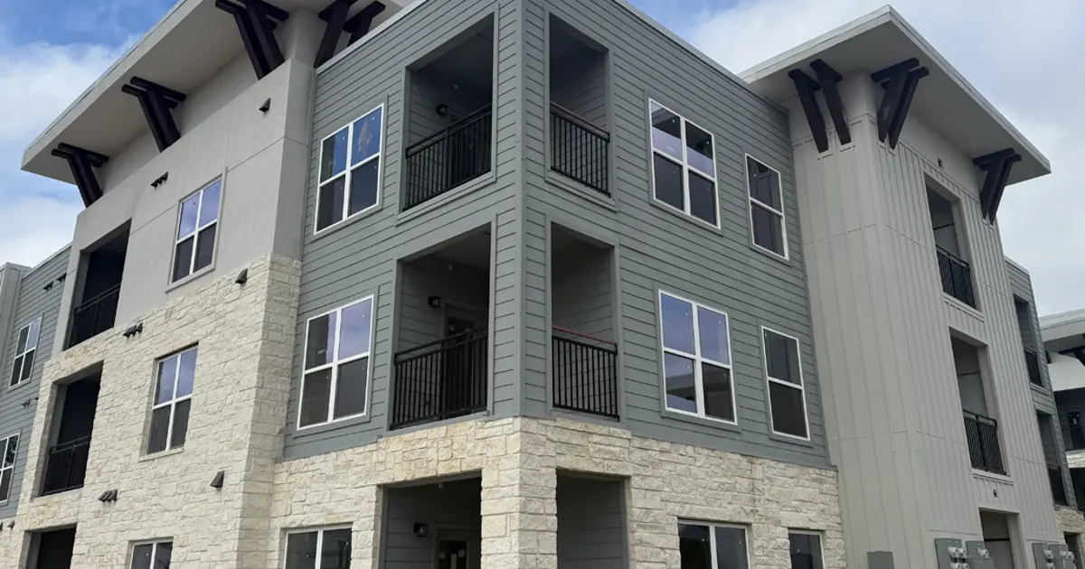 Pin Oaks Apartments in Conroe, TX