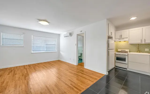 Lakewood-Plaza (25)-min.jpg