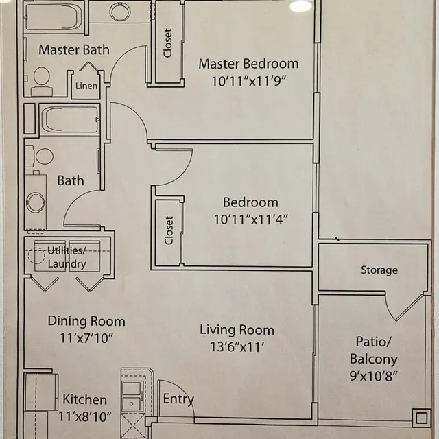 Floor plan of an apartment showing room dimensions and layout.