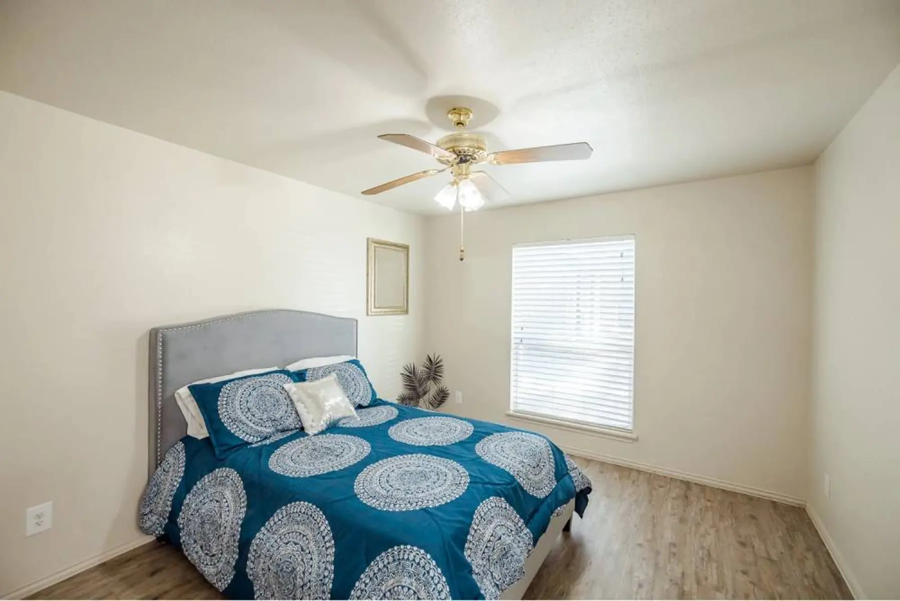 p2527063_Bridge_at_Sterling_Village_Executive_10_2_FloorPlan.jpg