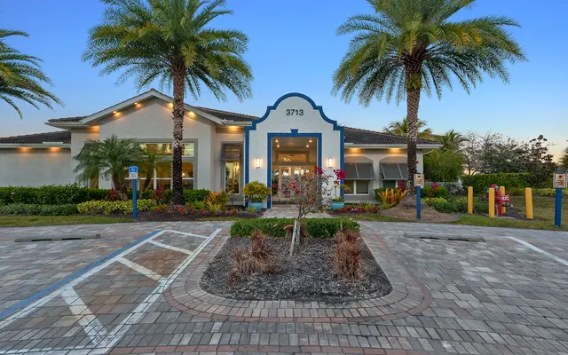 Mialano Lakes - Leasing Office.jpg Mialano Lakes - Leasing Office.jpg