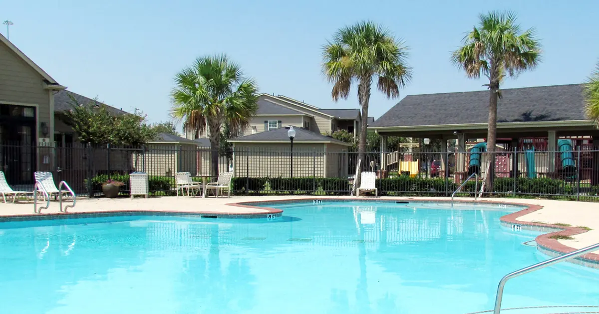 Baypointe Apartments in Webster, TX