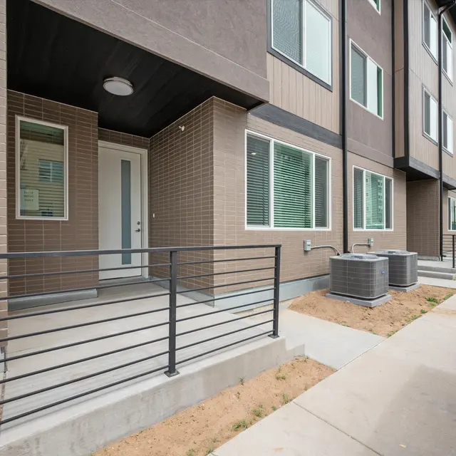 25-Exterior Front Entry - Unit 2.jpg 25-Exterior Front Entry - Unit 2.jpg