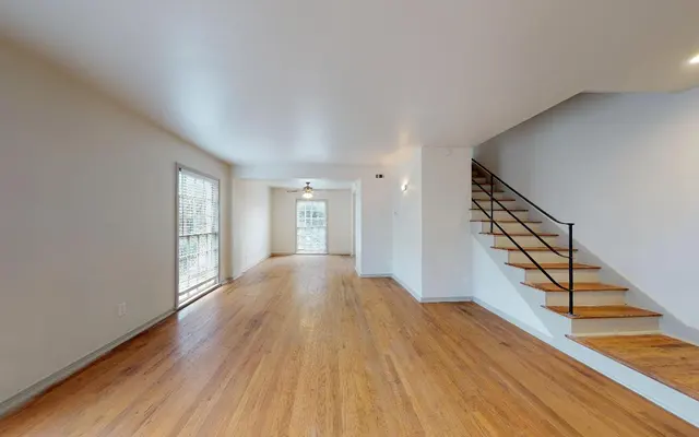 6015 Reiger - Room, Wood