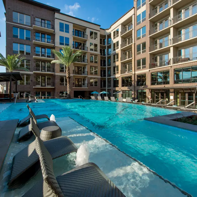 SYNC CityCentre - City, Pool, Condo