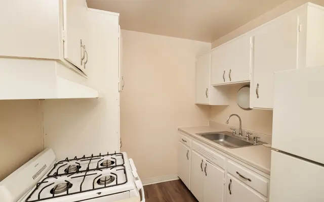 College Manor Apartments - Indoors, Kitchen, Cooktop