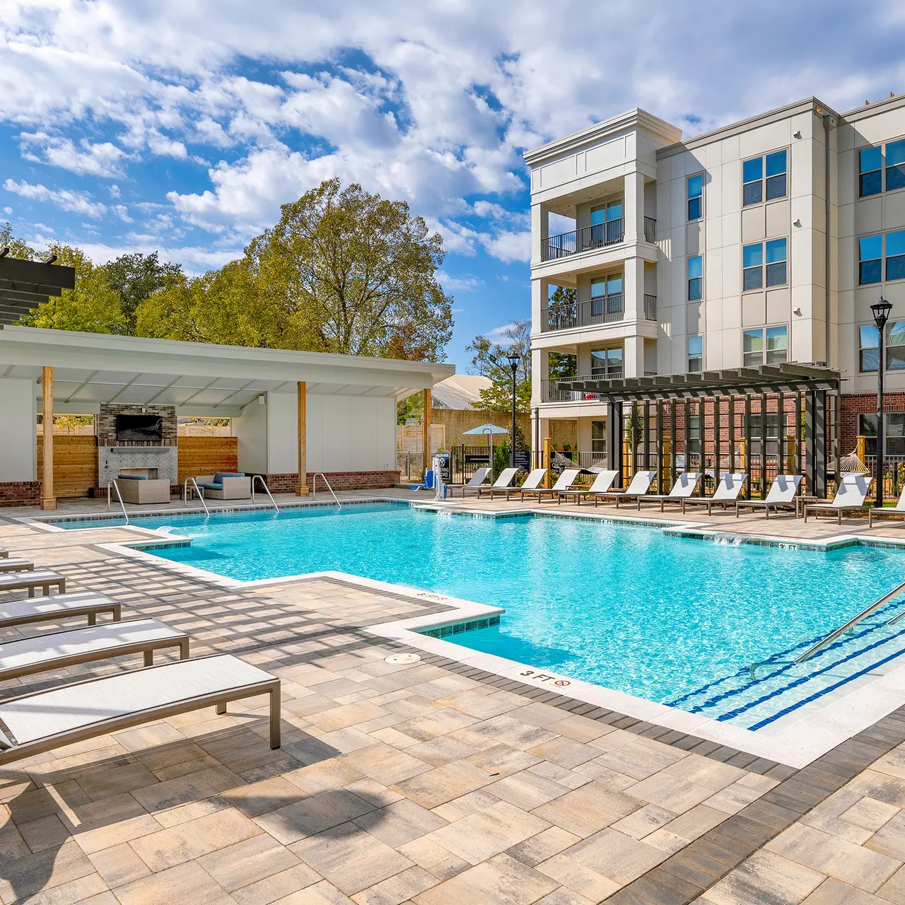 District Midtown - Pool, Water, Chair